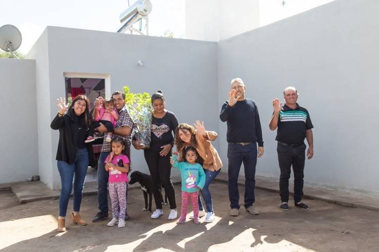 Familias de Los Chañaritos ya tienen sus viviendas propias