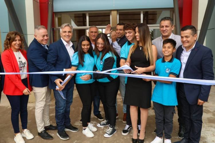Llaryora inauguró el nuevo edificio de la escuela ProA