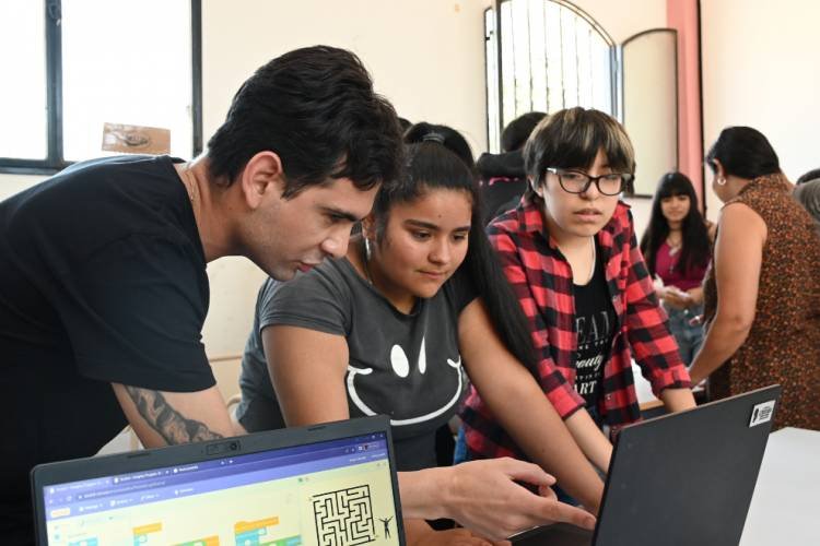 Córdoba presenta el Programa “Construir docencia. Aprendizaje en Servicio”