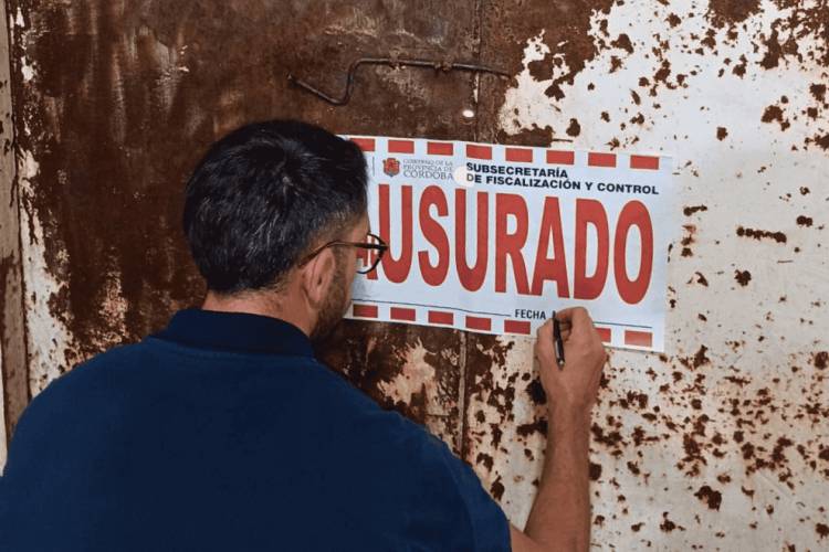 Realizan controles y clausura de establecimiento cárnico