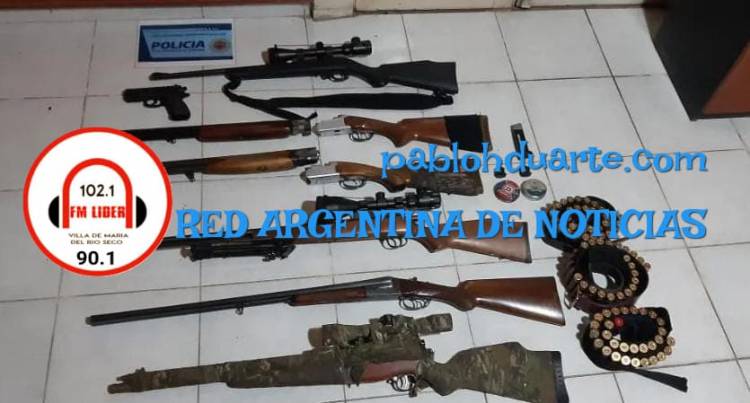Allanaron por violencia y hallaron un arsenal