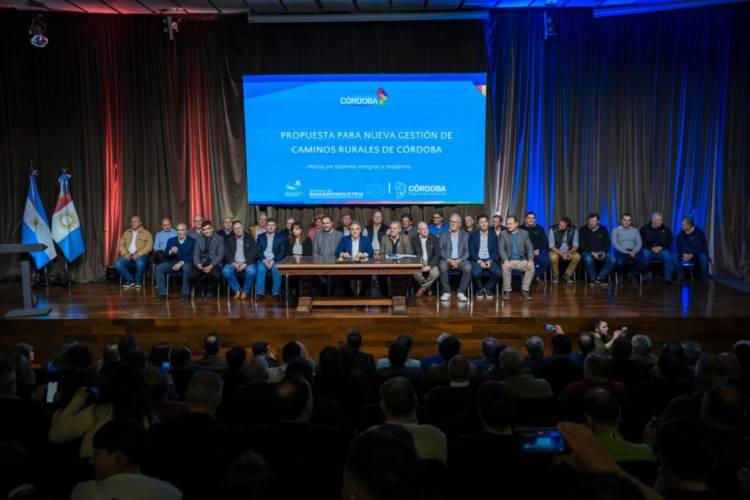 Llaryora  anunció un aporte extra de 12.500 millones