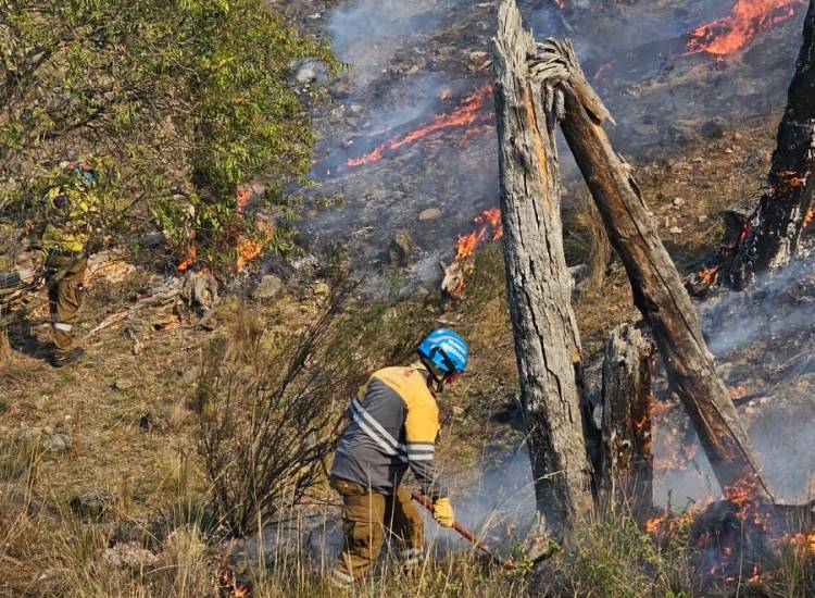 Bomberos contuvieron dos incendios