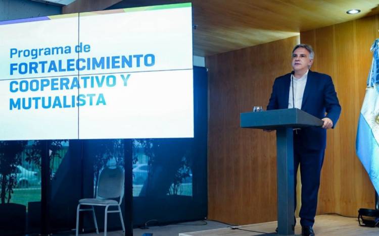 Llaryora: “Defender el cooperativismo y el mutualismo es defender el interior profundo”