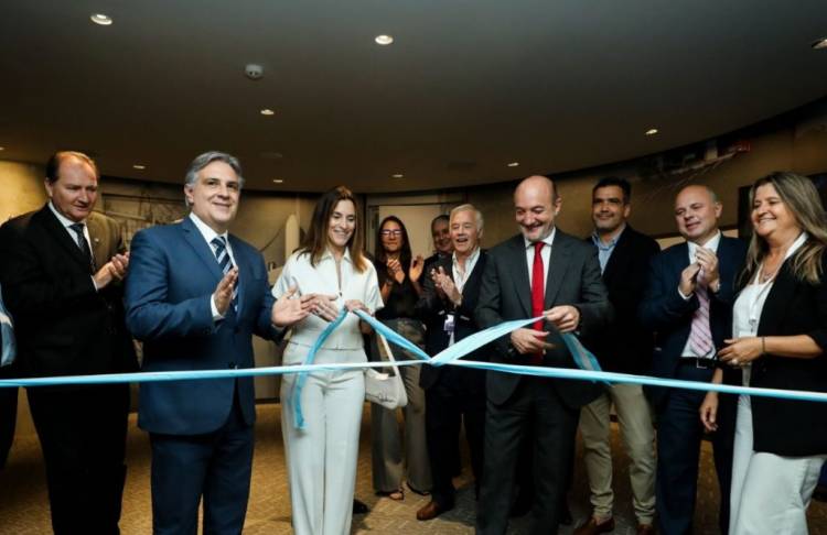 Inauguración de la sede de la Cámara de Comercio Exterior