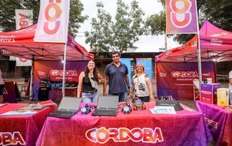 Programas integrales de promoción, asistencia al turista y experiencias innovadoras