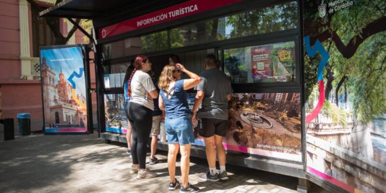 Caminatas y recorridos guiados 