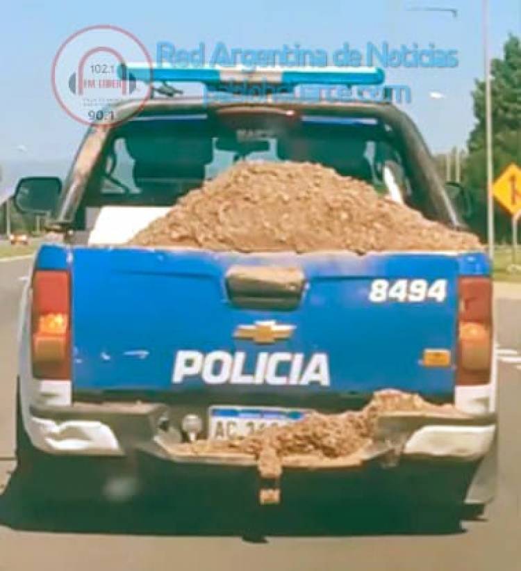 MÓVIL POLICIAL LLEVABA ARENA