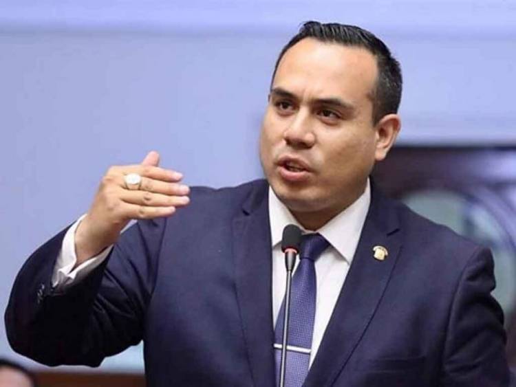 Investigan al presidente de Perú