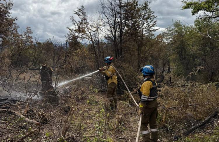Chubut: Este viernes parte un cuarto grupo de bomberos