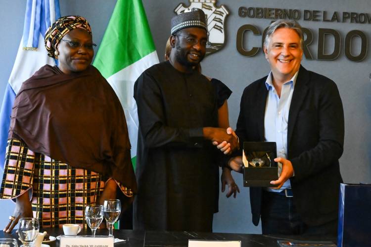 Llaryora se reunió con la delegación de Nigeria