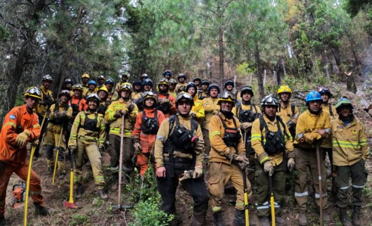 Más de 150 bomberos cordobeses colaboraron en Chubut
