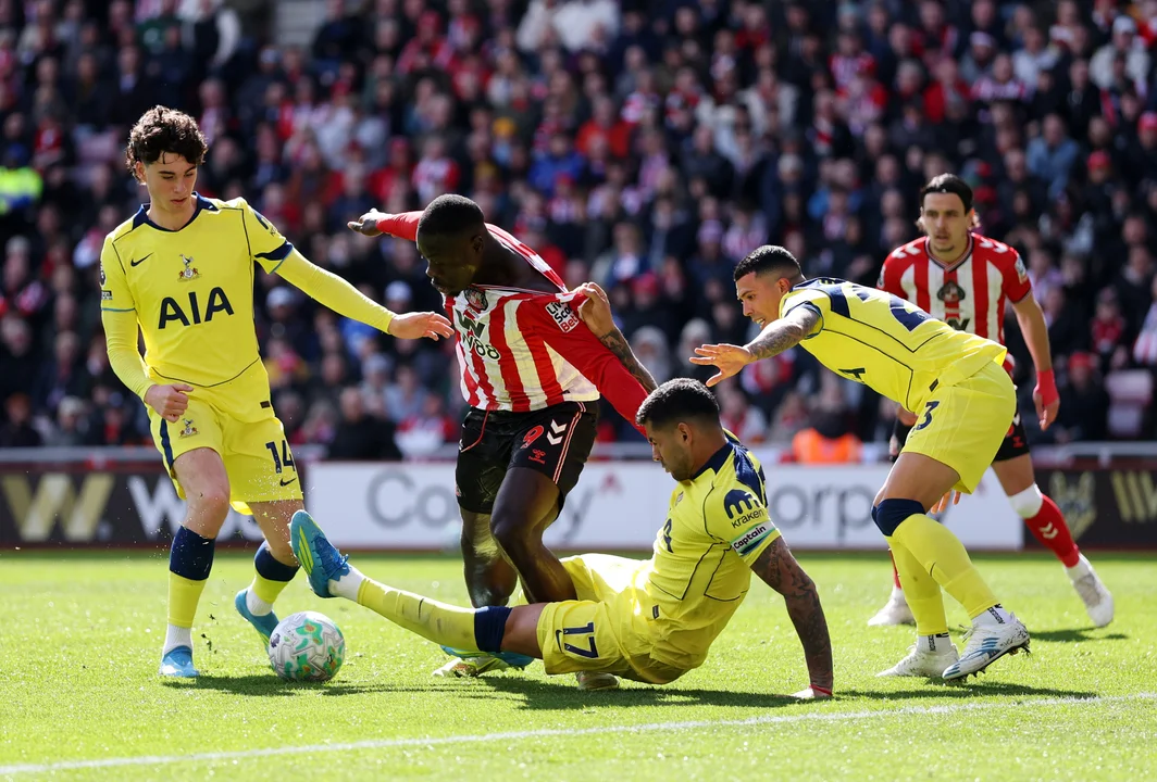 Tottenham se hunde: cayó ante Sunderland 