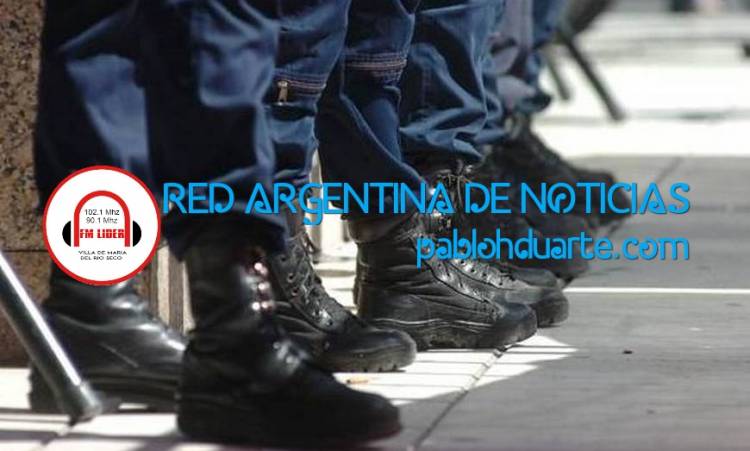 Mujer policía detenida